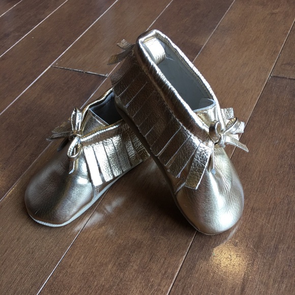 Old Navy Gold Baby Faux Leather Moccasins 12-18m - Picture 1 of 8